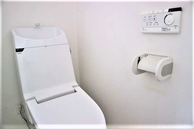 トイレ：温水洗浄便座付き