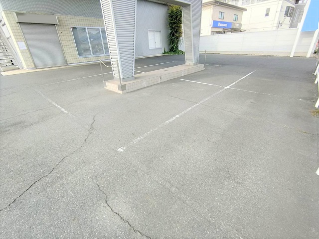 事務所前駐車場
